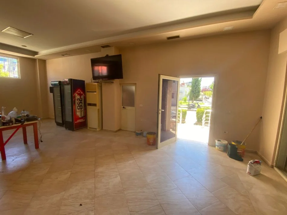 Durres, jepet me qera ambjent biznesi Kati 0, 80 m² 400 € (Lagja 16, Kryqi i Kuq)