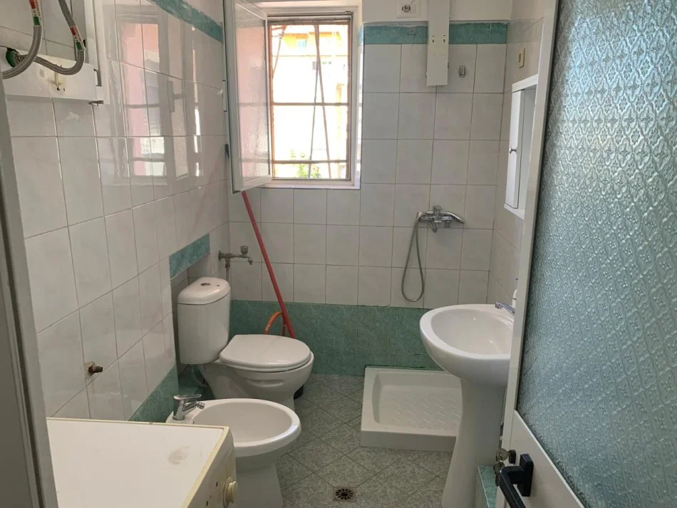 Durres, jepet me qera apartament 2+1+Aneks+Ballkon Kati 5, 80 m² 350 € (Ish Rajoni)