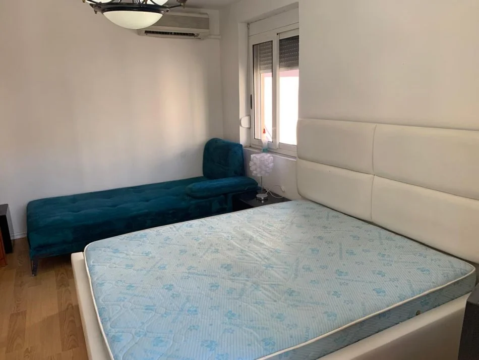 Durres, jepet me qera apartament 2+1+Aneks+Ballkon Kati 5, 80 m² 350 € (Ish Rajoni)