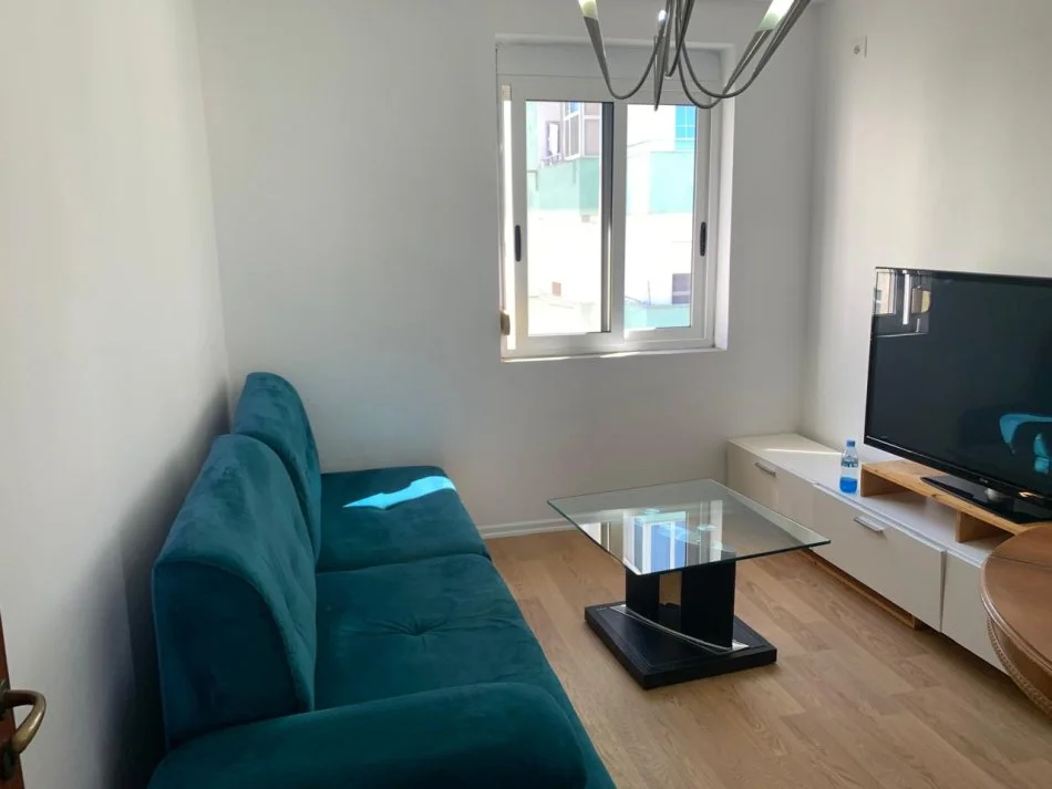 Durres, jepet me qera apartament 2+1+Aneks+Ballkon Kati 5, 80 m² 350 € (Ish Rajoni)