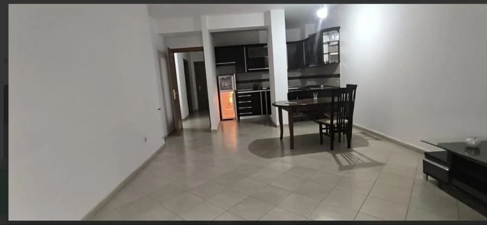 Tirane, jepet me qera apartament 2+1+Ballkon Kati 1, 128 m² 800 € (Komuna e Parisit)