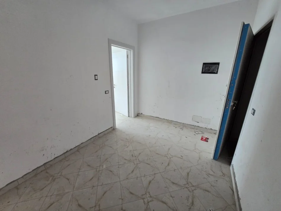 Durres, shitet apartament 1+1+Aneks+Ballkon Kati 4, 95 m² 230.000 € (Vollga)