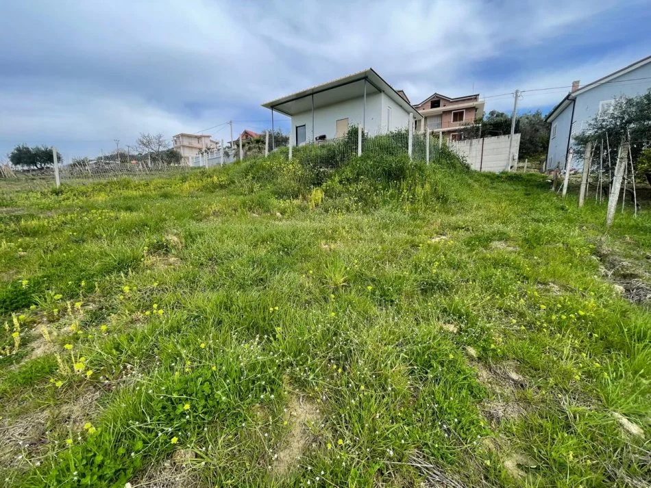 Durres, shitet toke bujqesore , 2.000 m² 120.000 € (Manez)
