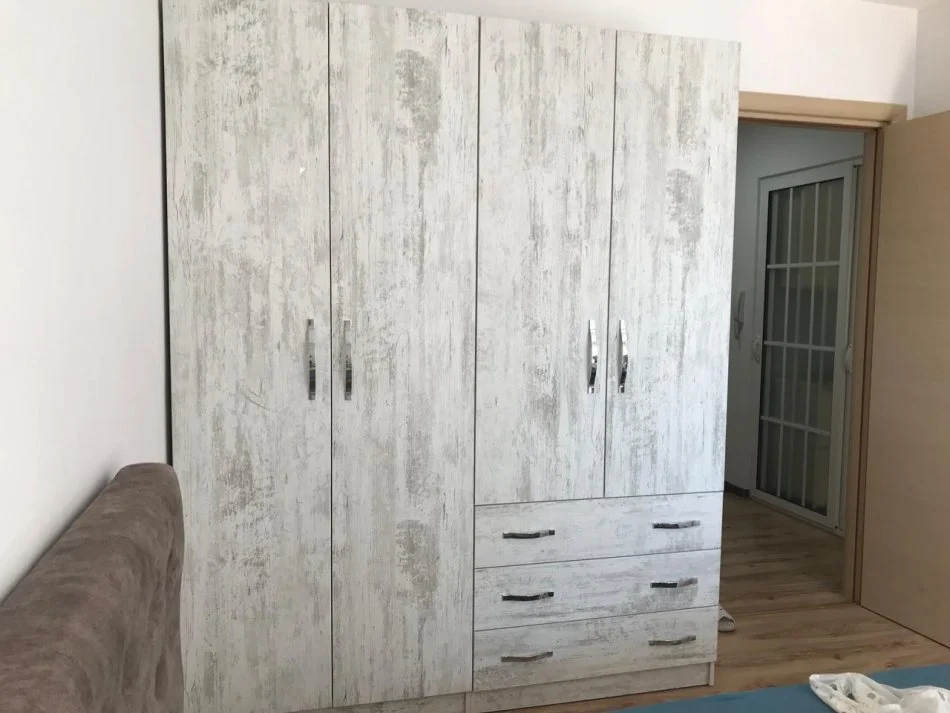 Tirane, jepet me qera apartament 1+1+Aneks+Ballkon Kati 4, 624 m² 540 € (Rruga Budi, AnA Residence)