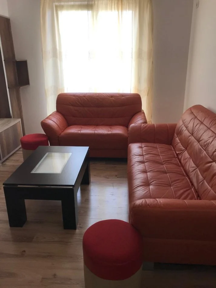 Tirane, jepet me qera apartament 1+1+Aneks+Ballkon Kati 4, 624 m² 540 € (Rruga Budi, AnA Residence)