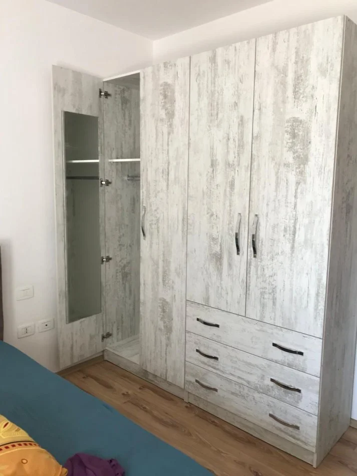 Tirane, jepet me qera apartament 1+1+Aneks+Ballkon Kati 4, 624 m² 540 € (Rruga Budi, AnA Residence)