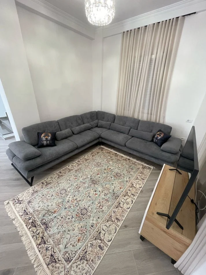 Tirane, jepet me qera Vile 4+1+Ballkon Kati 0, 240 m² 2.000 € (TEG)