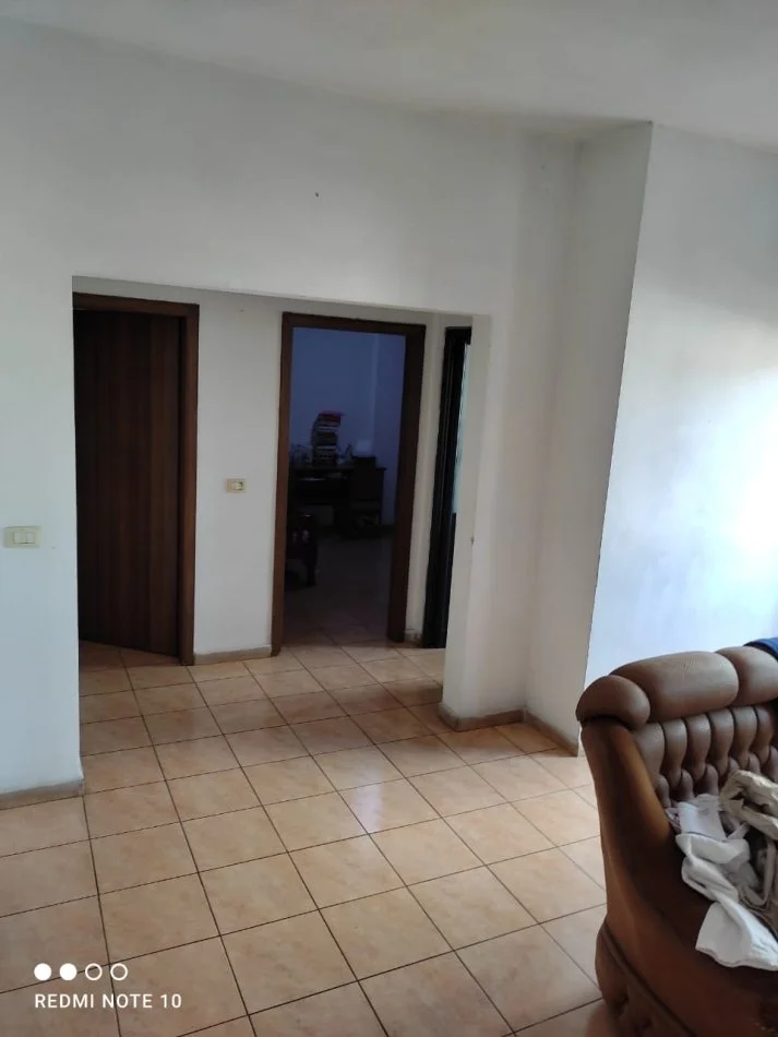 Tirane, jepet me qera apartament 2+1+Aneks+Ballkon Kati 4, 80 m² 40.000 € (5 MAJI)