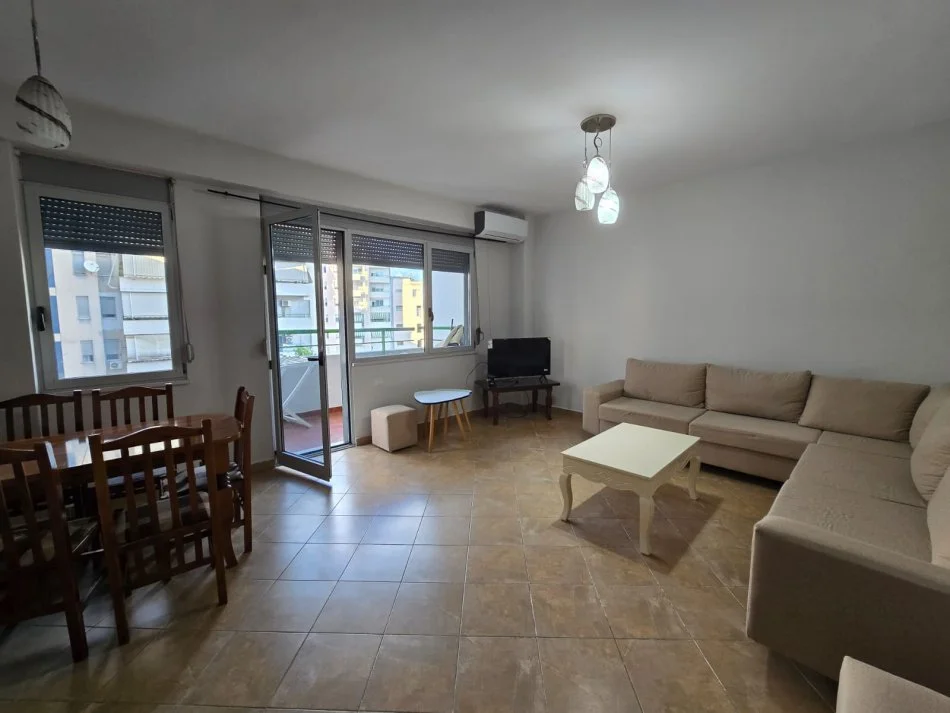 Tirane, jepet me qera apartament 1+1 Kati 6, 80 m² 550 € (Rr.Dibres)