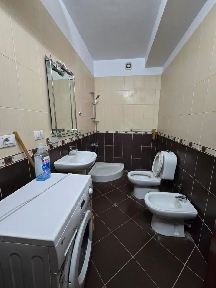Tirane, jepet me qera apartament 1+1 Kati 6, 80 m² 550 € (Rr.Dibres)