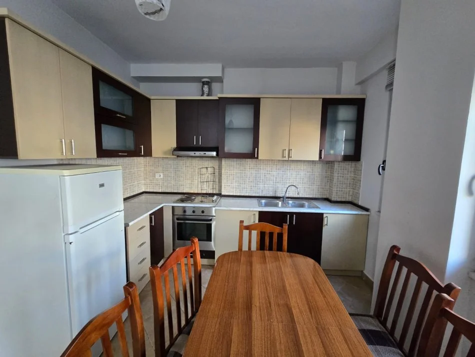Tirane, jepet me qera apartament 1+1 Kati 6, 80 m² 550 € (Rr.Dibres)
