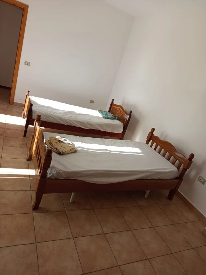 Tirane, jepet me qera apartament 2+1+Aneks+Ballkon Kati 4, 80 m² 40.000 € (5 MAJI)