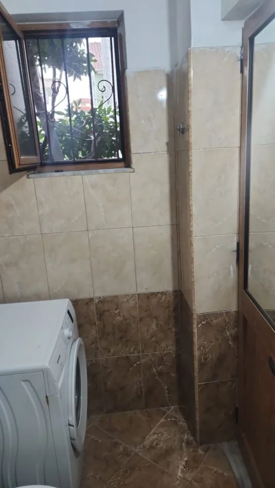 Tirane, jepet me qera garsonier 1+1 Kati 1, 30 m² 30.000 € (artan lenja)