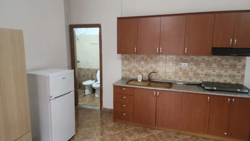 Tirane, jepet me qera garsonier 1+1 Kati 1, 30 m² 30.000 € (artan lenja)