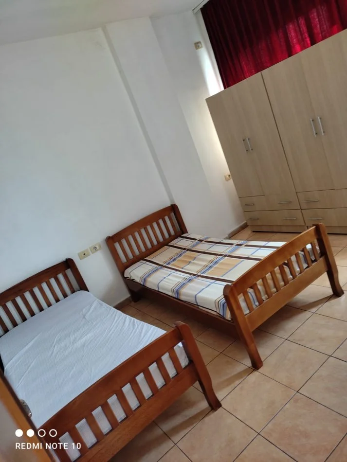 Tirane, jepet me qera apartament 2+1+Aneks+Ballkon Kati 4, 80 m² 40.000 € (5 MAJI)