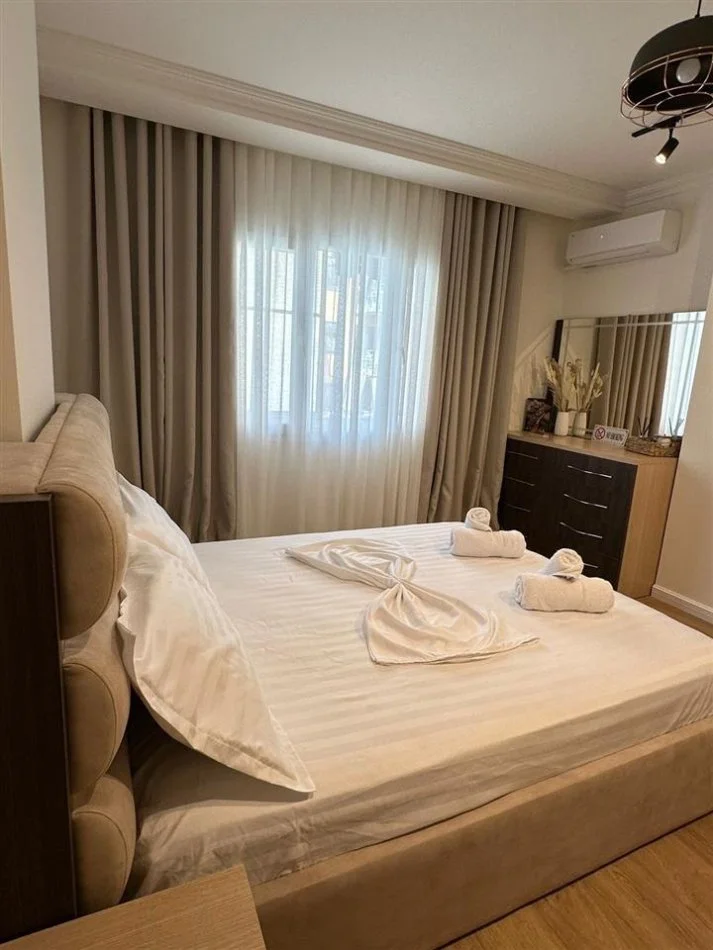 Tirane, jepet me qera apartament 1+1+Ballkon Kati 4, 73 m² 600 € (Komuna e Parisit)