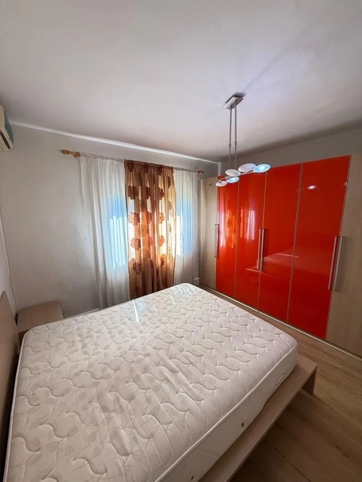 Tirane, jepet me qera 1+1 Kati 5, 450 € (Njazi Dema)