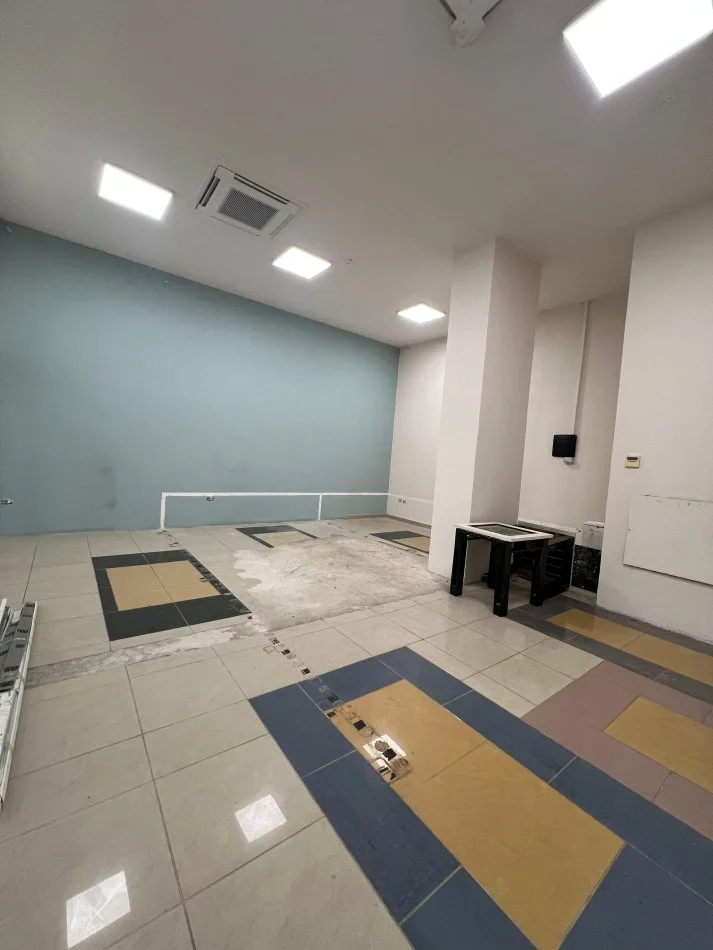 Tirane, jepet me qera ambjent biznesi Kati 2, 60 m² (Rruga e Barrikadave)