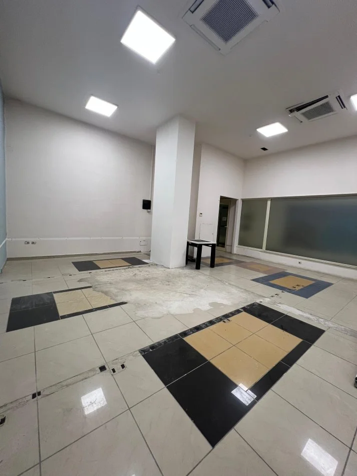 Tirane, jepet me qera ambjent biznesi Kati 2, 60 m² (Rruga e Barrikadave)