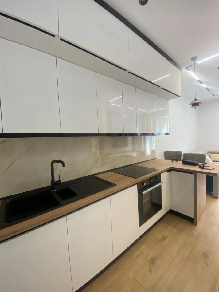 Tirane, jepet me qera 1+1+Ballkon , 550 € (Siri Kodra, Kompleksi Kontakt)