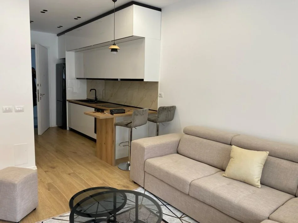 Tirane, jepet me qera 1+1+Ballkon , 550 € (Siri Kodra, Kompleksi Kontakt)