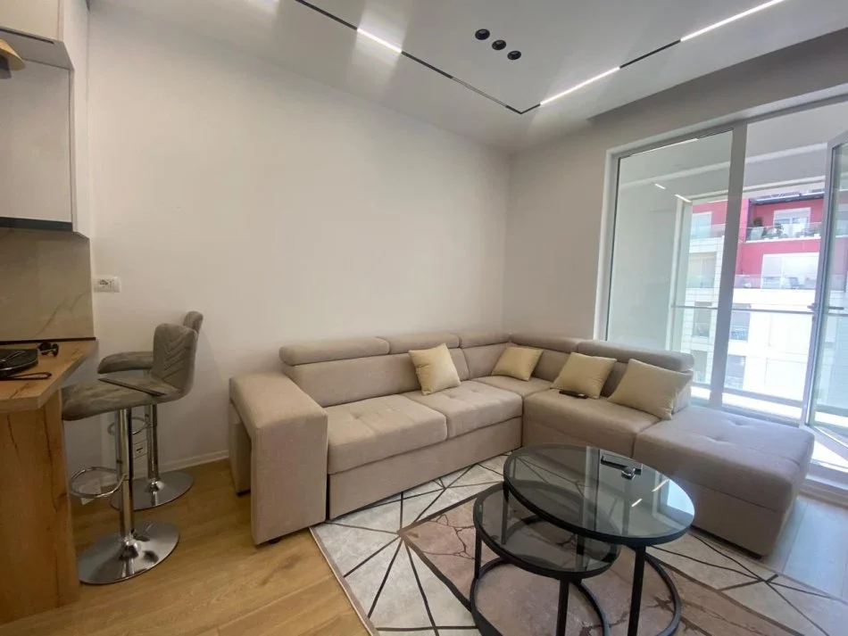 Tirane, jepet me qera 1+1+Ballkon , 550 € (Siri Kodra, Kompleksi Kontakt)