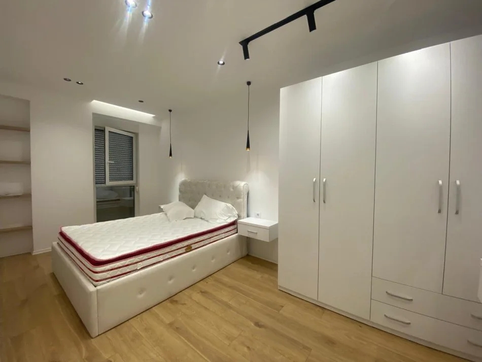 Tirane, jepet me qera 1+1+Ballkon , 550 € (Siri Kodra, Kompleksi Kontakt)