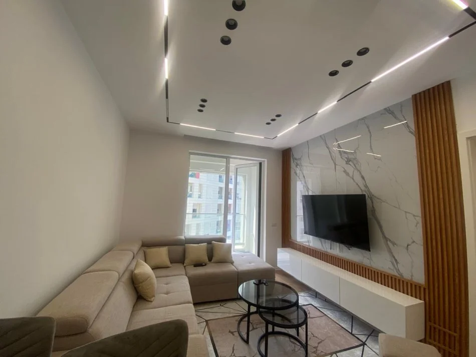 Tirane, jepet me qera 1+1+Ballkon , 550 € (Siri Kodra, Kompleksi Kontakt)