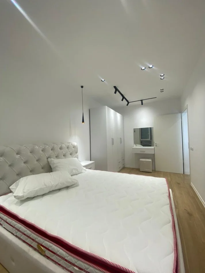 Tirane, jepet me qera 1+1+Ballkon , 550 € (Siri Kodra, Kompleksi Kontakt)