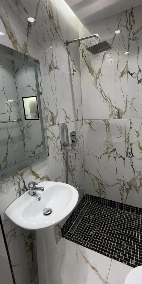 Tirane, jepet me qera Vile Kati 2, 80 m² 1.000 € (ambasada amerikane)