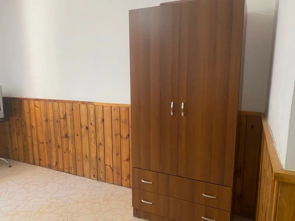 Tirane, jepet me qera 2+1 Kati 1, 70 m² 350 € 