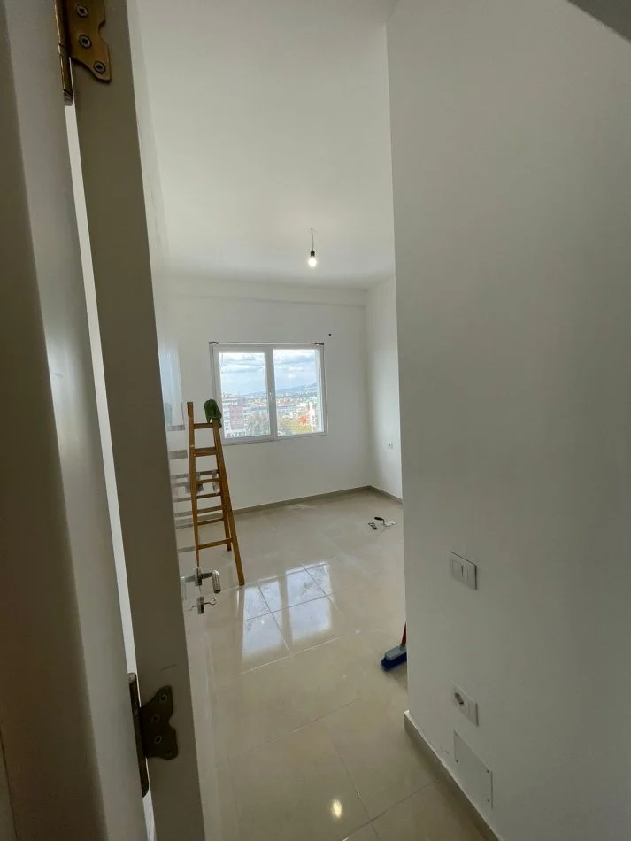 Shqiperi, jepet me qera apartament 2+1 Kati 8, 80 m² 300 € (Bulevardi Blu, perballe Bashkise Kamez)