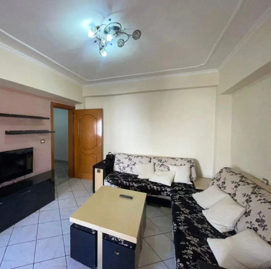 Durres, jepet me qera apartament 1+1+Ballkon Kati 6, 50 m² 250 € (Egnatia)