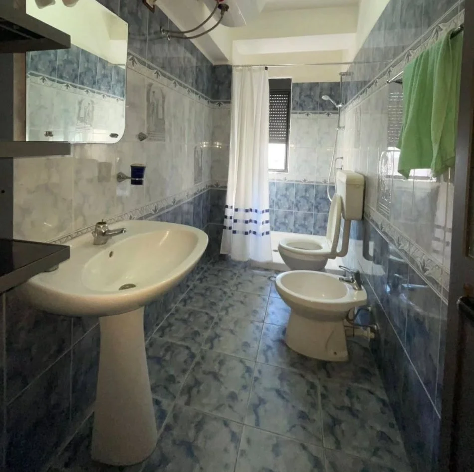 Durres, jepet me qera apartament 1+1+Ballkon Kati 6, 50 m² 250 € (Egnatia)