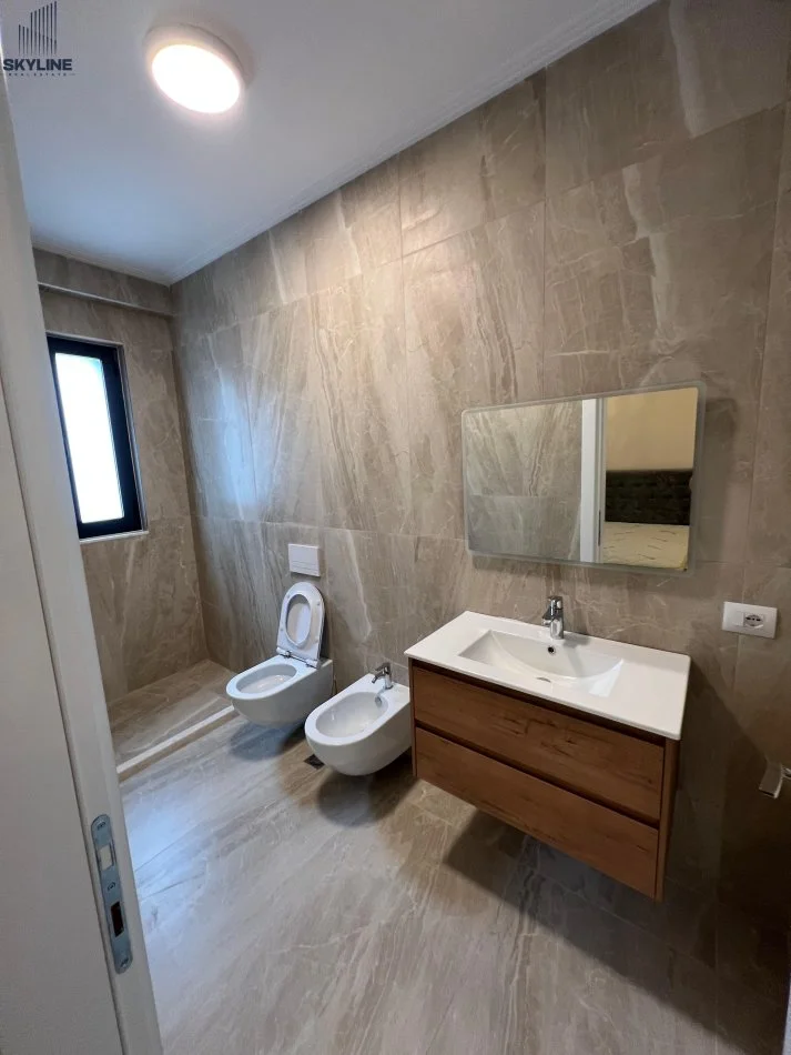 Tirane, jepet me qera apartament 2+1 Kati 3, 100 m² 800 € 