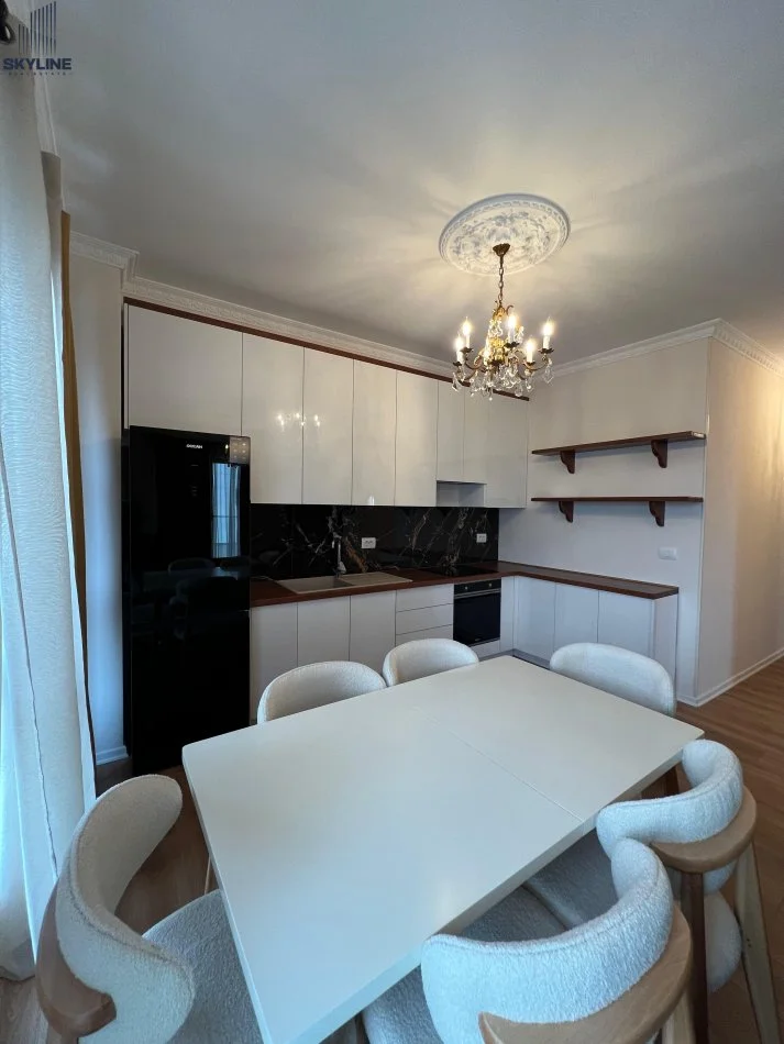 Tirane, jepet me qera apartament 2+1 Kati 3, 100 m² 800 € 