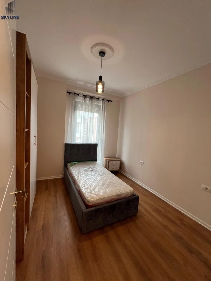 Tirane, jepet me qera apartament 2+1 Kati 3, 100 m² 800 € 