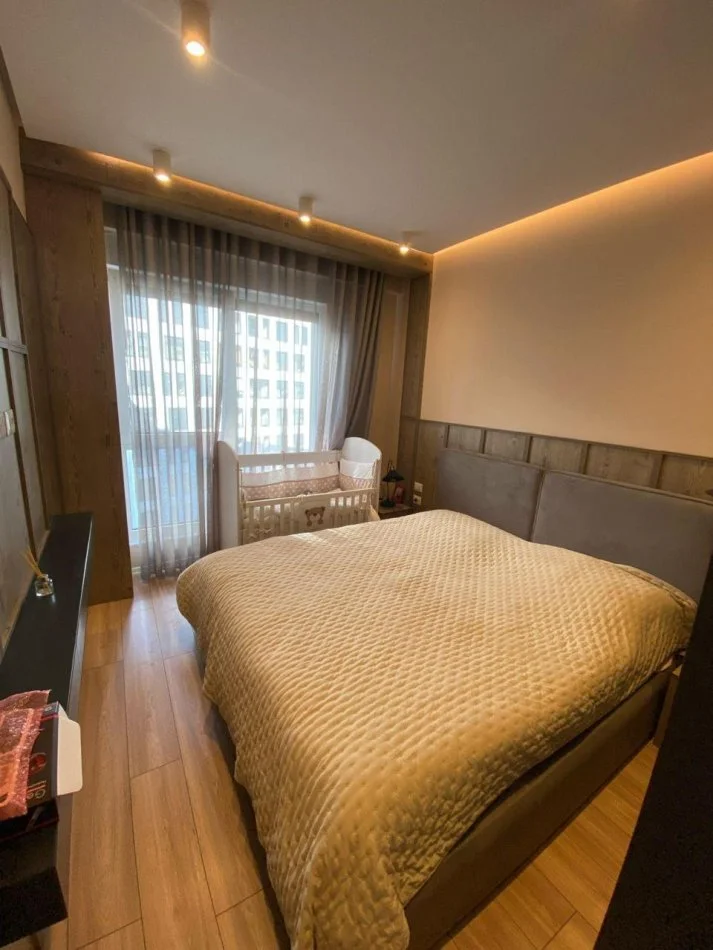 Tirane, jepet me qera apartament 2+1+Ballkon Kati 5, 102 m² 750 € (Kompleksi Kontakt)