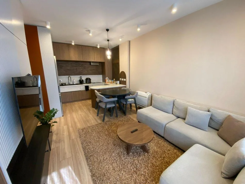 Tirane, jepet me qera apartament 2+1+Ballkon Kati 5, 102 m² 750 € (Kompleksi Kontakt)