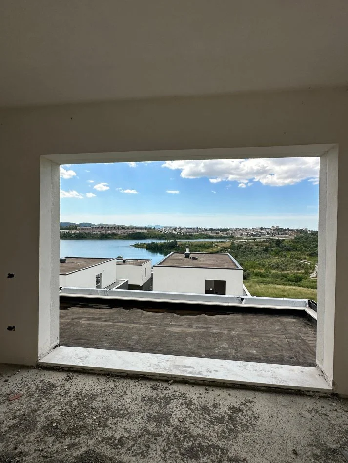 Tirane, shitet Vile 2 Katshe Kati 2, 250 m² 580.000 € (Liqeni Farkes)