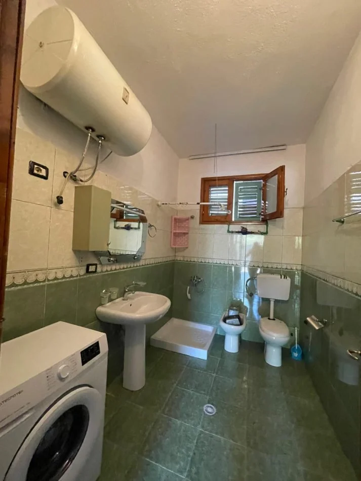 Tirane, jepet me qera shtepi 1+1 Kati 1, (Bulevardi i Ri)