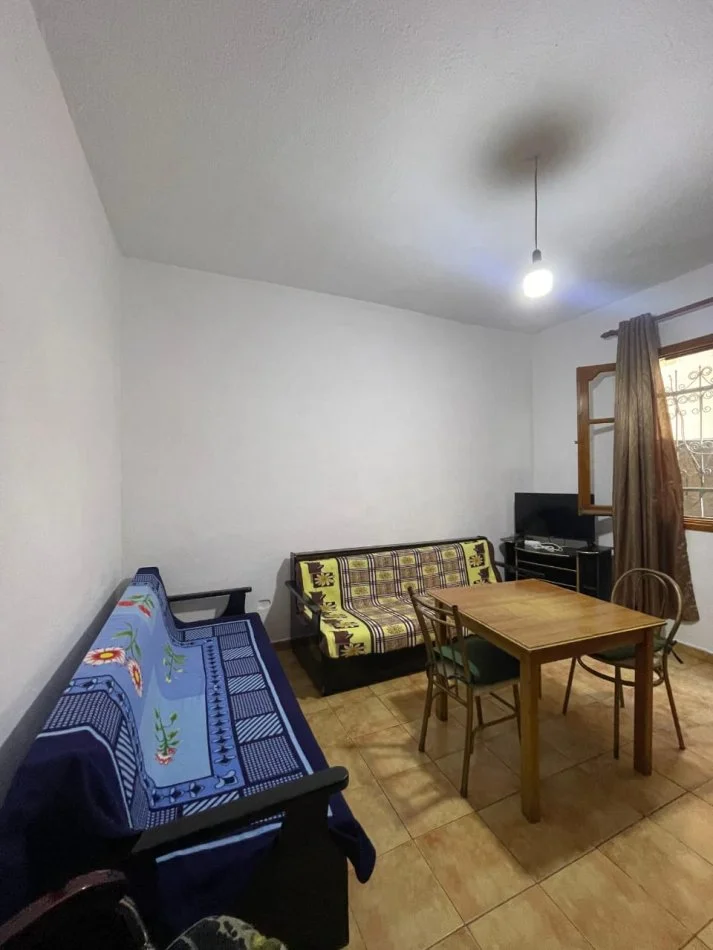 Tirane, jepet me qera shtepi 1+1 Kati 1, (Bulevardi i Ri)