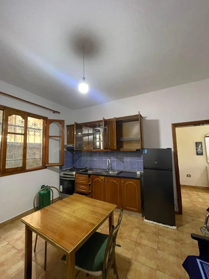 Tirane, jepet me qera shtepi 1+1 Kati 1, (Bulevardi i Ri)