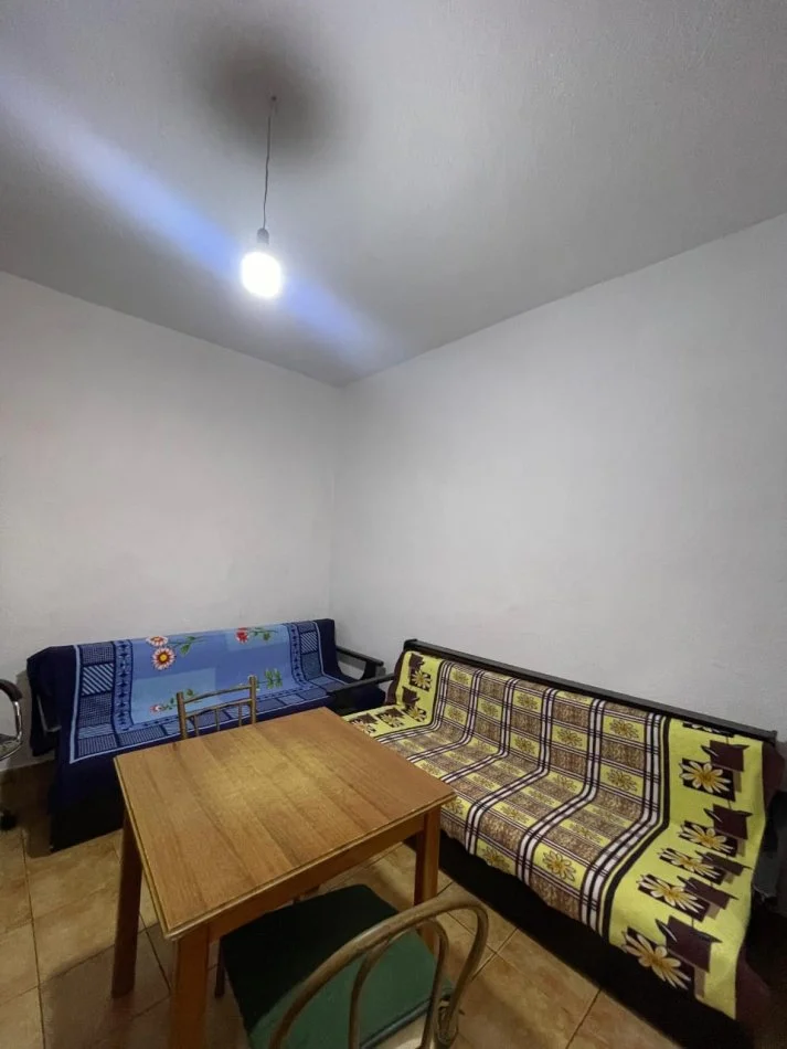 Tirane, jepet me qera shtepi 1+1 Kati 1, (Bulevardi i Ri)