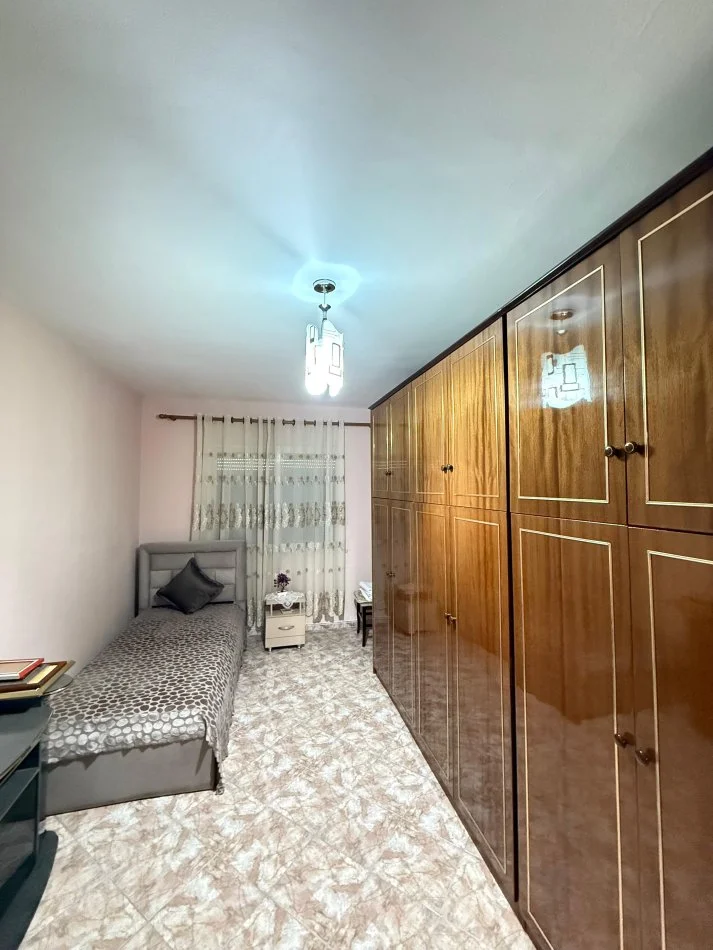 Tirane, jepet me qera apartament 2+1 Kati 2, 700 € 
