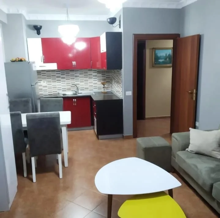 JEPET ME QERA SUPER APARTAMENT 2+1 I MOBILUAR NE ASTIR TEK ARTISTI 450 €
