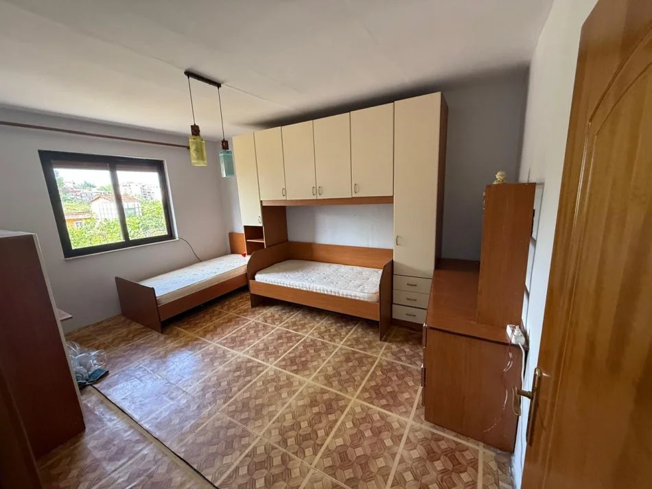 Tirane, shes apartament 2+1 Kati 2, 115.000 €