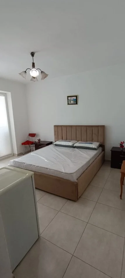 Tirane, jepet me qera apartament 2+1+Ballkon Kati 2, 80 m² 500 € (Rruga Ali Demi)