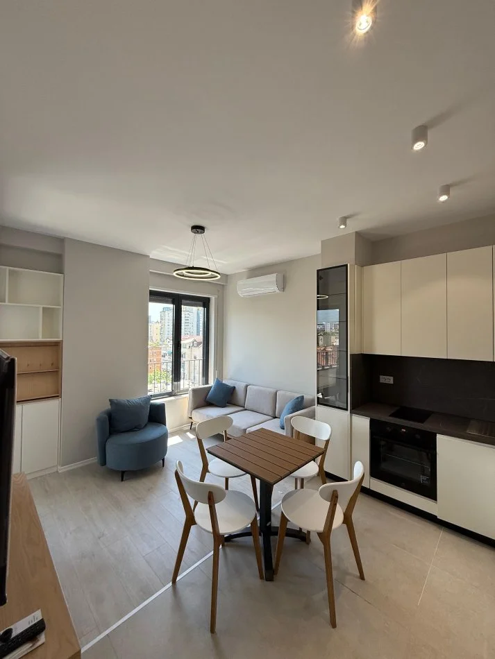 Tirane, jepet me qera apartament 1+1+Ballkon , (Rruga Karl Gega, Stacioni i Trenit)