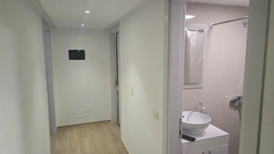 Tirane, jepet me qera apartament 1+1 Kati 1, 59 m² 500 € (Rruga Bedri Karapici)